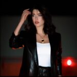 Jacqueline MacInnes Wood Instagram - 👋🏼She baackkkk!! • The Bold and Beautiful episode outfit styled by @jeresa_featherstone Jacket and shorts by @aliceandolivia @boldandbeautifulcbs