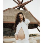 Jacqueline MacInnes Wood Instagram - Bump bump bump 🤍