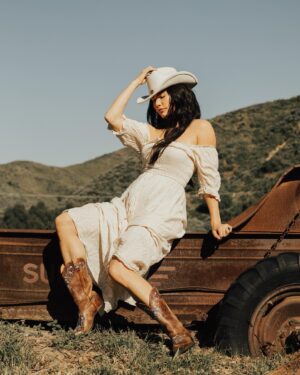 Jacqueline MacInnes Wood Instagram - Do you think my husband will notice if I take her home?…🐮