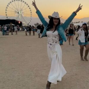 Jacqueline MacInnes Wood Instagram - Save a horse… 🤠