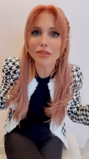 Jacqui Holland Instagram - Why Matchmaking works!!! 💗

#millionairematchmaker #thefaerymatchmaker #pinkhairmatchmaker #rosegoldhair