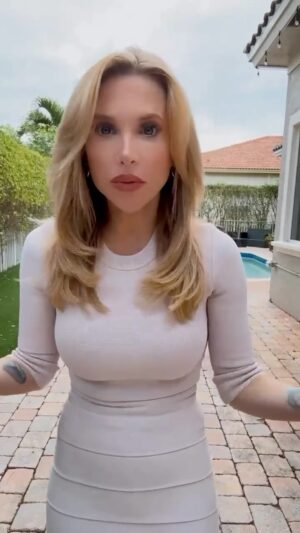 Jacqui Holland Instagram - So you want to date to date Barbie??? 

Truth is Barbie isn’t for everyone. See why… 💗

#barbiegirl #datingbarbie #millionairematchmaker #thefaerymatchmaker
