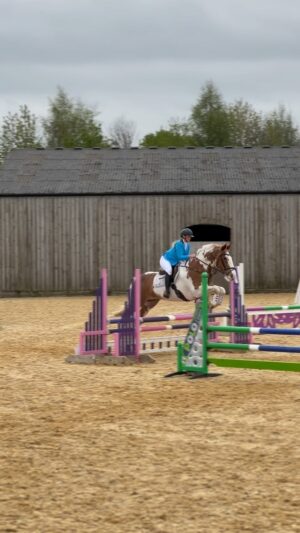 Jade Affleck Instagram - Few clips from our 80 and 90 rounds today, Eddie was a little dream as always❤️ considering we hadnt been out competing since october last year he jumped his little heart out for me! Few unlucky poles… sack the jockey🤣