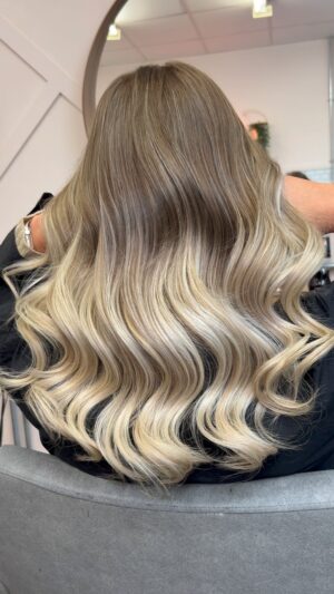 Jade Affleck Instagram - 💖crazy in love.. with this transformation💖 
 
Back comb balayage and 2 packs of @remicachet ultra tips in 16” ✨ 

#hairgoals #hairtransformation #hairideas #ultratips™ #remicachet