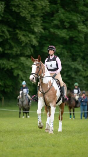 Jade Affleck Instagram - Bramham international horse trials 2024💙 i literally have no words! Top 20 finish in a class of over 100 horses! Big Eddie making more of my dreams come true!🥰 little 6 year old me wouldve been so proud🫶🏼