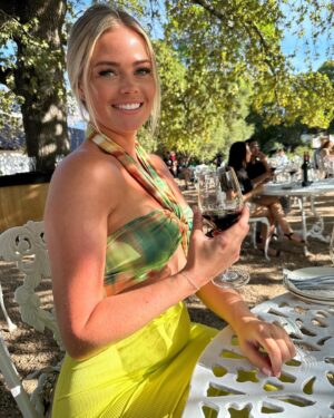 Jade Affleck Instagram - wine connoisseurs 🍷🧺
