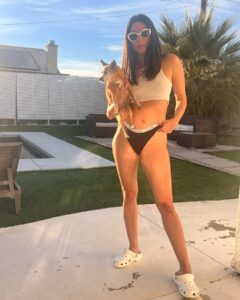 Jade Catta-Preta Most Liked Photos and Posts