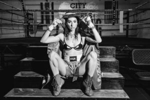 Jade Catta-Preta Instagram - Trying to get my body and mind back into fighting shape 📸 @vancorona 👄 @linda_marfisi