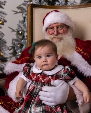 Jade Mead Instagram - ‘‘Twas the eve of Christmas 🎄✨

#christmaseve #christmas #christmasphotos #santaphotos