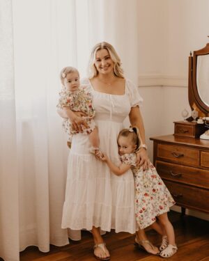 Jade Mead Instagram - Me and my girls 🥰 @marli.and.lottie 

I think I was always destined to be a girl mama 🥹

I love these photos from our Mummy & Me photo shoot with the very talented @foxandwildling_photography at @foxandwildling_studios 📸

#girlmum #mydaughters #mummyandme #mummyandmephotoshoot
