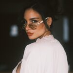 Jade Leboeuf Instagram - Mon mood en ce moment, « douce avec moi même ». Il y a pas mal de changements en ce moment (je vous en parlerai bientôt plus en details) et cela rime avec excitation et stress mais du bon stress. Je m’efforce à être plus sympa avec moi-même et plus tolérante, ces derniers 5 mois ont été difficiles et j’ai besoin de retrouver ce qui me fait vibrer et ce qui m’anime, j’y suis presque et pour ça il faut accepter que pour aller de l’avant on doit parfois changer certaines choses afin de trouver un équilibre. Tenue Lunettes @gucci via @mai_optic Ensemble lingerie @ninadescriquets *Offerts #selflove #selfawareness #remiseenquestion #accessories #beautyphotography #portraitphotography #fashiongram