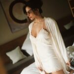 Jade Leboeuf Instagram - Self care moment ✨ la réalité est bien moins glamour, je suis malade depuis 2 jours et quand je parle on dirait soit Robert, soit Marge Simpson. Je vais me reposer pour être a bloc demain 🙌🏼