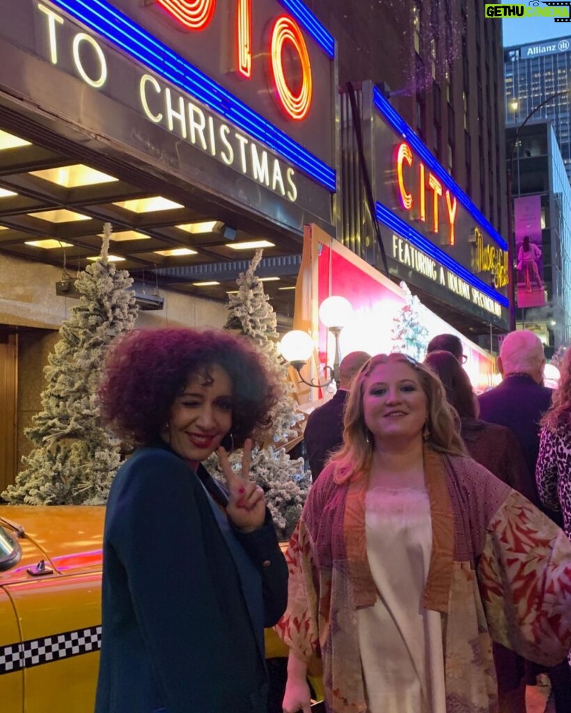 Jaicy Elliot Instagram - A NY Count down to Christmas #amonthout #hallmarkmovies Hair: @coreytuttlehair Makeup: @lizomakeup Earrings: @adiba.official Bag: @zashadu