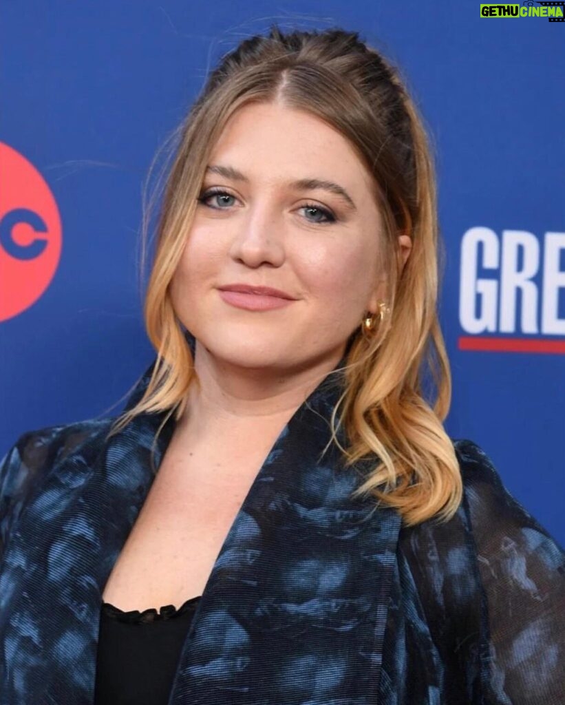 Jaicy Elliot Instagram - To 400 more 🍾🍾🍾 Thank you @greysabc and @shondaland for this incredible evening . . . Hair by @nickichestnut 🤍 Makeup by @starmakerbeauty 🤍