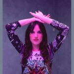 Jain Instagram - @jainmusic et ses musiciens interprètent “I Feel Alive” un live tout en douceur à découvrir maintenant 🤍 🎥 Lien dans la bio