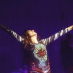Jain Instagram - Bordeaux, Rennes et Pariiiiiiiiiis !!!!!!!!!! J’ai eu du mal à atterrir depuis jeudi 🚀🚀🚀🚀... Je vous le dit en concert, mais merci infiniment de me faire vivre mon rêve, merci d’être là, merci de venir voir ce concert ❤️‍🔥. Paris, vous étiez filmé 😉 et on a plein de « petites » surprises pour vous ! Vous êtes venus à quel concert ? Avant ça, merci à mon équipe incroyable : @osoumali @emelinefougeray @louxormusic @benjaminporraz , je vous le dit quasi tous les soirs, mais je vous aime ❤️. @juli3_l3noir, @jeremy.bargues, @deryasound, @mariesandrinem, @romain_leclerc, @spookland_records, @columbiafrance, @a_m_b_u_j_a_ , @yoannrousselson, Léo, Sergio, Enzo, Yvess, @zen_eat, @crabbylecrab, Mathieu, merci 🙏🙏🙏❤️. Merci à @nathan_paulin pour avoir joué le funambule à paris ! Pic 1,2,3,4,6,7 @yawata__ Pic 5 @lisamiquet