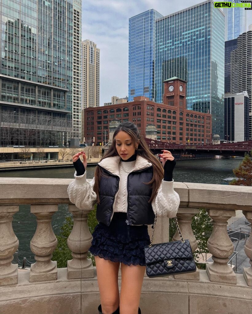 Jami Alix Instagram - officially a midwest city gurly 🥹🤍 moving into my first chicago apartment next week AH! terrified, excited, anxious, joyful, everything, everywhere. living alone is something i never wanted to do but i feel genuinely excited for all the future discoveries that come from this chapter. any advice is greatly appreciated!! outfit is all @pacsun linked in my stories 🤍 #pacpartner