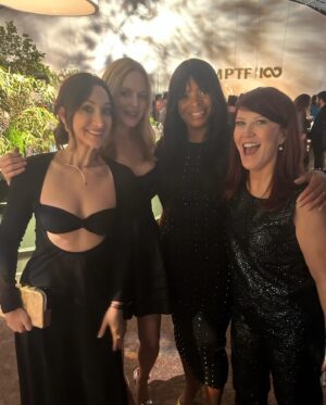 Jamie Lee Instagram - gorgeous night with the best brainy beauties in the biz I’m tired now bye bye oh wait emmys are tomorrow ok time for celsius hi hi

Dress @beaufille
Shoes @lagencefashion 
Glam @makeupbyomarl 
Styling @anna_schilling
😽✨😽

@mptf 

#TedLasso