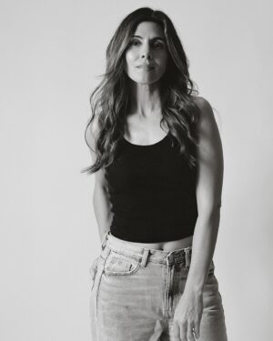 Jamie-Lynn Sigler Instagram - Portraits of a woman who steals all the kids Easter candy 🐰