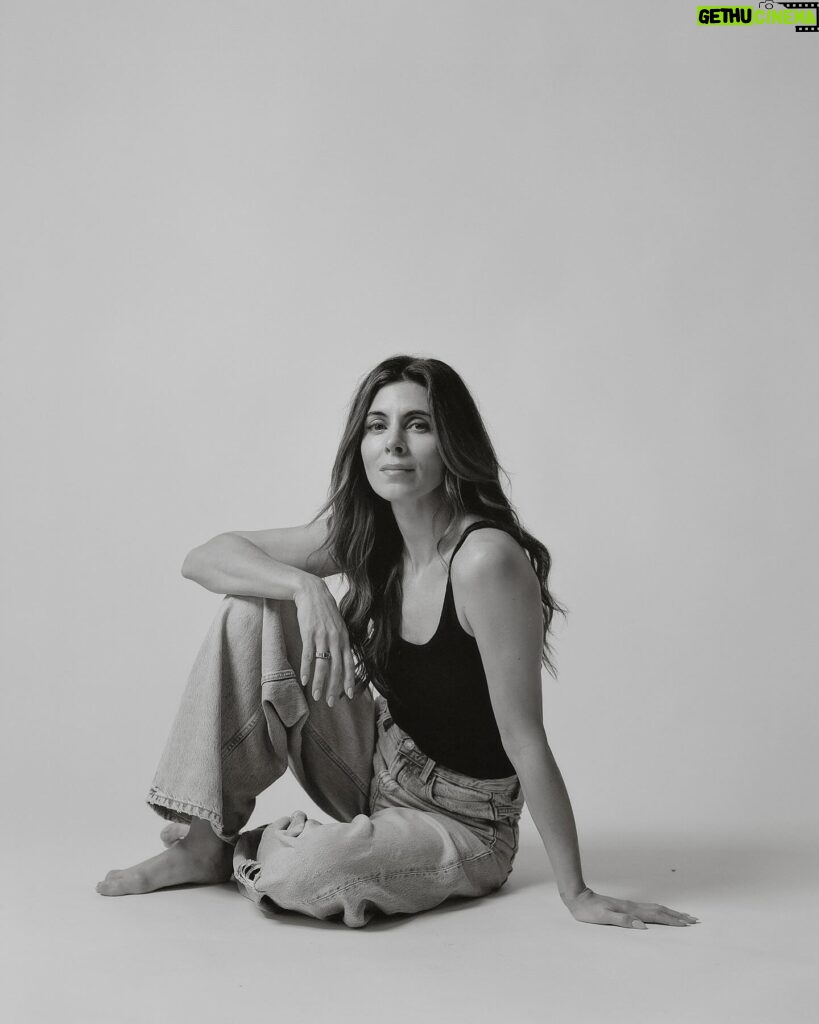 Jamie-Lynn Sigler Instagram - Portraits of a woman who steals all the kids Easter candy 🐰