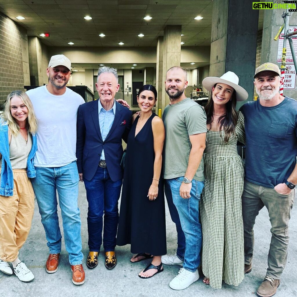 Jamie-Lynn Sigler Instagram - A night out with the best friends to see the greatest @lyle_lovett and we couldn’t stop smiling #bignightforDave