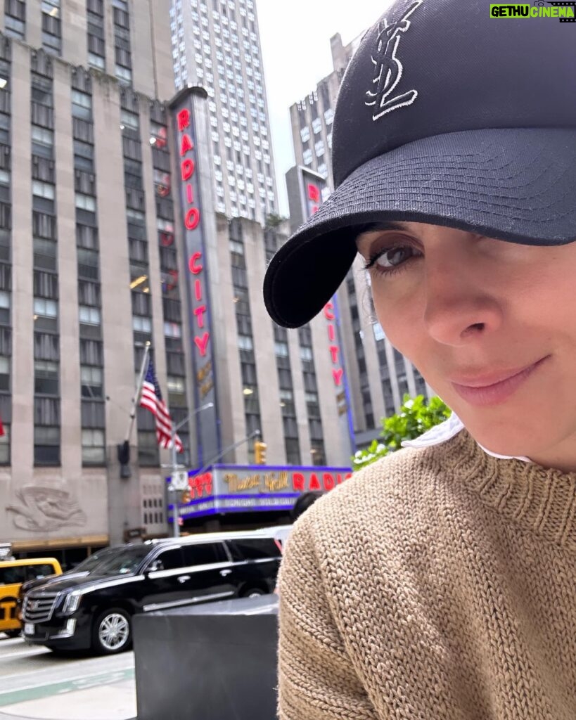 Jamie-Lynn Sigler Instagram - Packed it all in in a literal NY minute❤️