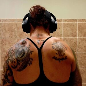 Jamine Benitez Instagram - Just grinding away. Ain't getting younger but def getting stronger. 

 Workout brought to you by @wrestlingxcoffee tshirt. 
Lifestyle of the grind and hustle. Lol
Facts!!! My pre-workout was blk coffee! 

#OGBADASS 
#womenwrestling
#fitover40 #womenshealth