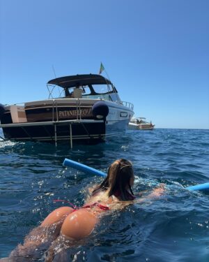 Jane Aubrun Mautin Instagram - Wanna date on a boat ? 🍝🐬🇮🇹
