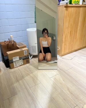Jane Chen Instagram - 想用相機紀錄運動過程
找自拍倒數鍵就花了五分鐘

拉筋伸展的照片真的不能看
痛到眼神死 就像最後一張