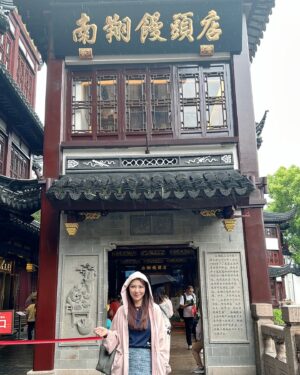 Jane Lee Instagram - 浦東美術館看畫看風景都美
上海新天地依舊好逛好美食
豫園仍然人山人海古色古香
上海四天三夜小旅行很可以
#該回家上班了 
#正能量