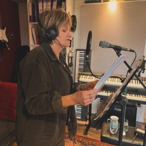 Jane McDonald Instagram - Look who’s back in the studio!!