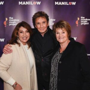 Jane McDonald Instagram - Had a fabulous evening with family and friends at the London Palladium watching the wonderful @barrymanilowofficial perform - what an absolutely fantastic show!!
With Sue, my brother Tony, sister Wendy, Mark Worral and Andy Hawkins.