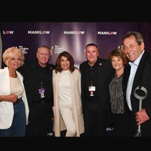 Jane McDonald Instagram - Had a fabulous evening with family and friends at the London Palladium watching the wonderful @barrymanilowofficial perform - what an absolutely fantastic show!!
With Sue, my brother Tony, sister Wendy, Mark Worral and Andy Hawkins.