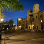 Jane Moore Instagram - We had an incredible after hours peek at the Crown Jewels last night courtesy of the Yeomans and their partners who live and work at the Tower of London. Such a special evening and thankfully, after dinner, they let us back out again… @kayeadamsofficial @charlenewhite @natalieedwards_tv #toweroflondon #yeomans #beefeaters #crownjewels