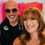 Jane Seymour Instagram - Well look at who I found! ☺️ Such a pleasure to see @howiemandel. He’s such a kind and incredibly talented person. You know him from so many things, including ‘America’s Got Talent’ - but did you know he’s also the voice of Gizmo in the ‘Gremlins’ movies? 🍿