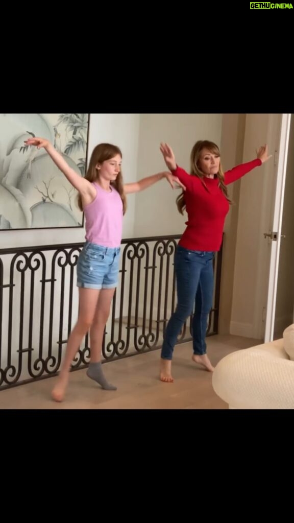 Jane Seymour Instagram - Happy #OpenHeartsSunday! ❤️ A rainy day like today is perfect for a little ballet! 🩰 Willa’s just started taking classes and I’m committed to starting again after 56 years! Is it too late? 😅
