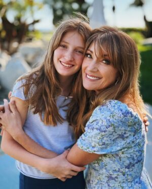 Jane Seymour Instagram - There’s a beautiful exchange that happens when different generations connect. We have wisdom and experiences to share, but the younger generation brings fresh ideas and a unique perspective that can light up our world. 🌎✨ ⁣
⁣
When we open our hearts to each other, we create a bridge where growth flows both ways. ♥️ Let’s embrace this shared journey, because it’s in our differences that we find our strength. ⁣
⁣
What’s one impactful lesson you’ve learned from someone older/younger than you?