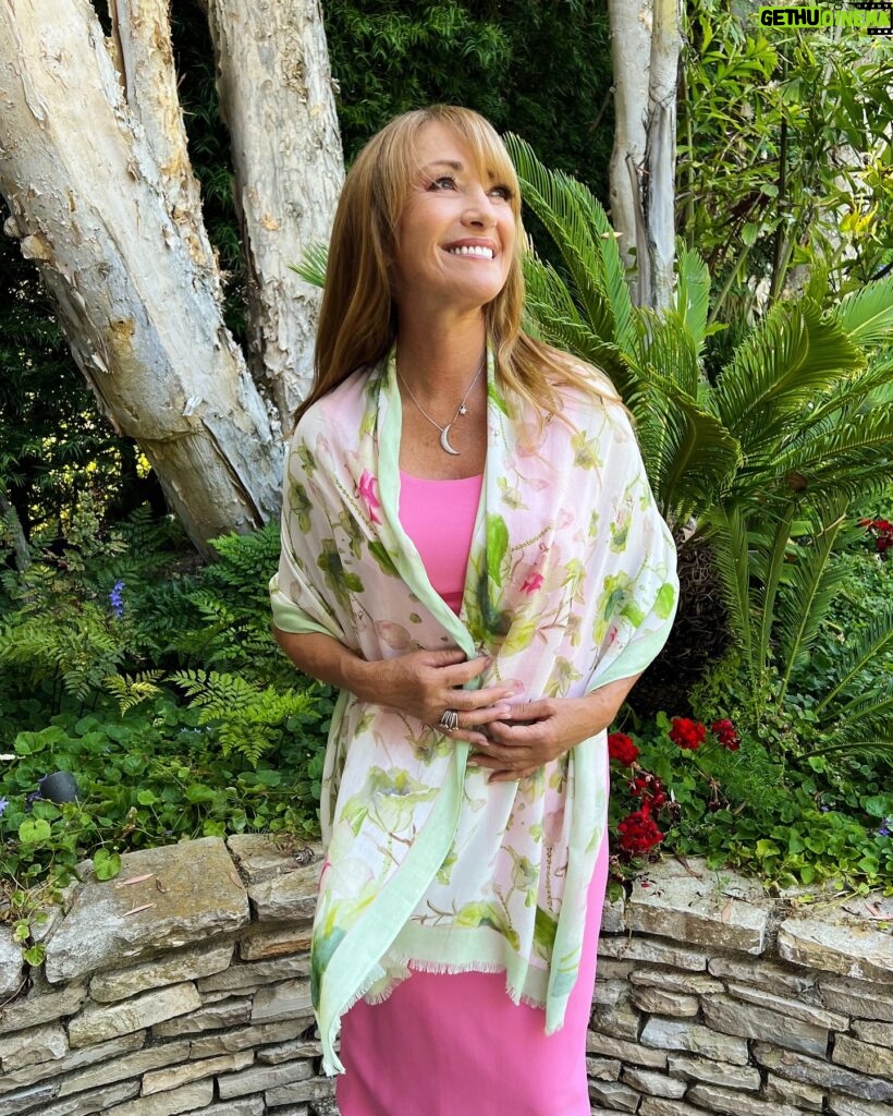 Jane Seymour Instagram - Hoppy Easter! 🐰 Let’s cherish the simple joys of spending time with loved ones, savoring delicious treats, and making memories that warm your heart. 🐣 What’s one thing that brings you joy during Easter?