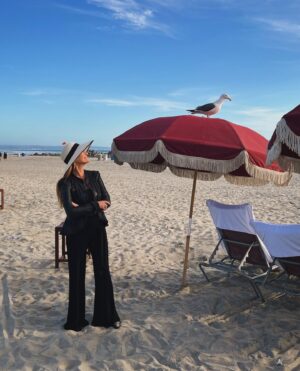 Jane Seymour Instagram - Always make friends with the locals! 🐦🌊 Happy Friday, what do you have in store for the weekend? 😊