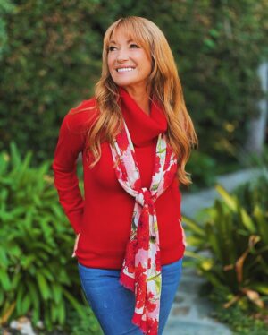 Jane Seymour Instagram - Happy first official spring #OpenHeartsSunday! 😊🌸 May the beauty of this new season remind you of the beauty within yourself. Wishing you love, strength, and growth. 🫶