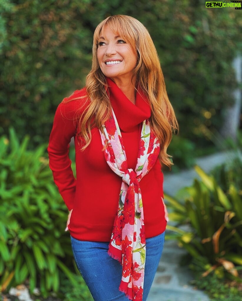 Jane Seymour Instagram - Happy first official spring #OpenHeartsSunday! 😊🌸 May the beauty of this new season remind you of the beauty within yourself. Wishing you love, strength, and growth. 🫶