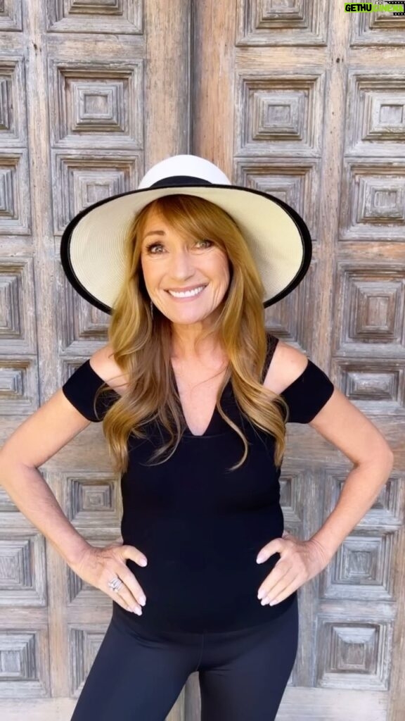 Jane Seymour Instagram - Ready to get your sleuthing on and solve the case? 🕵️ Join me @grandhotelmichigan for an unforgettable #HarryWild experience. Hurry, there are only a few reservations left! ⁣ ⁣⁣ This gorgeous historic hotel in the quaint island town in Michigan is one of my favourite places in the world. We’re planning a 3 day mystery-lovers dream event, so catch up on seasons 1&2 of Harry Wild on @acorn_tv to prepare! 🎥 ⁣⁣ ⁣⁣ All the details are in my bio, but at this all inclusive resort, you’ll receive daily breakfast & dinner, and exclusive screenings. Looking forward to meeting and spending time with you, see you there!⁣
