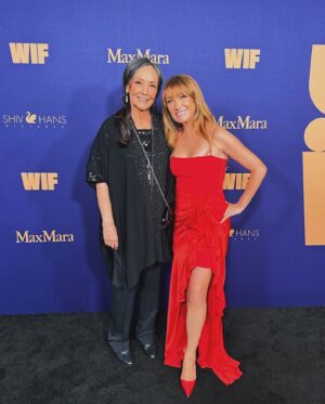 Jane Seymour Instagram - Thought I’d save this one for you! 🤩 I was lucky enough to see and catch up with the incredible @tantoocardinal at this weekend’s @womeninfilmla event! 🤠 #BringBackDrQuinn