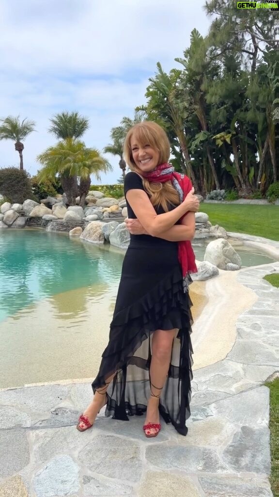Jane Seymour Instagram - Add a touch of heat and elegance this #MothersDay with my latest Roses and Lace scarf collection! 🔥🌹 If you’re looking for something a little more icy, then you’ll love the Iceberg Rose. 🩵✨ Discover these exquisite designs inspired by my paintings, crafted in various sizes and luxurious fabrics. Plus, enjoy a special 20% discount using code “20OFF” at checkout! Visit JaneSeymour.com to explore the collection today. Which is your favourite?