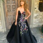 Jane Seymour Instagram - Had a magical evening at the #EJAFOscars party! 💕 Honoured to be a part of such a special night in support of an incredibly important cause. 🙏 Thank you @ejaf, @eltonjohn and @davidfurnish! ⁣ ⁣ 👗: @nardosdesign 💄: @marina_gravani ✂️: @paulnortonhair