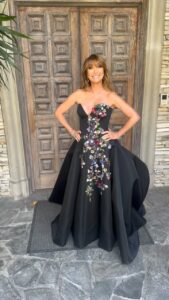 Jane Seymour Instagram - Oscars here we come! 🤩 Ready for a fun night. Who are you rooting for? ⁣ ⁣ 👗: @nardosdesign 💄: @marina_gravani ✂️: @paulnortonhair