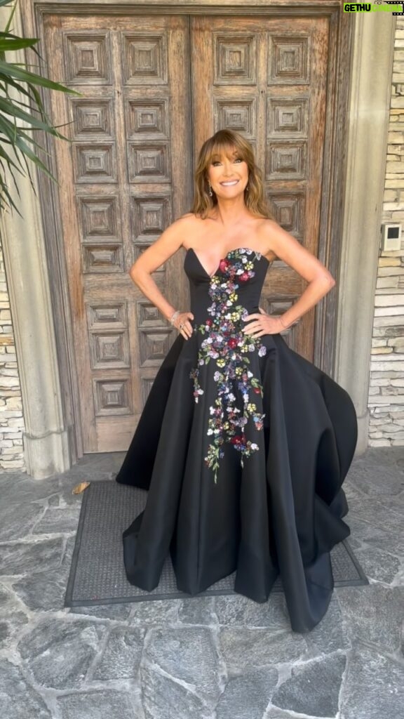 Jane Seymour Instagram - Oscars here we come! 🤩 Ready for a fun night. Who are you rooting for? ⁣ ⁣ 👗: @nardosdesign 💄: @marina_gravani ✂️: @paulnortonhair