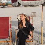 Jane Seymour Instagram - The feeling of the soft sand beneath our feet reminds us of life’s simplest pleasures and the importance of grounding ourselves in the present. 👣 ⁣ ⁣ As for finding peace, it’s different for everyone, but for me, it’s often in the quiet moments spent in nature – whether it’s a walk on the beach, enjoying a sunrise/sunset, or just sitting by the water’s edge, letting the worries drift away. ⁣ ⁣ Where do you find your best moments of peace come from? 🌅