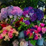 Jane Seymour Instagram - Bonjour Paris!👩‍🎨🇫🇷 Arrête-toi et sens les fleurs! 🌺