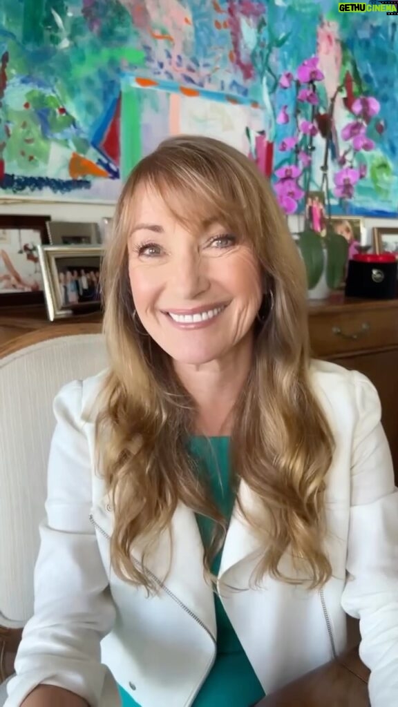 Jane Seymour Instagram - Ready to get your sleuthing on and solve the case? Join me @grandhotelmichigan for an unforgettable #HarryWild experience!⁣ ⁣ This gorgeous historic hotel in the quaint island town in Michigan is one of my favourite places in the world. We’re planning a 3 day mystery-lovers dream event, so catch up on seasons 1&2 of Harry Wild on @acorn_tv to prepare! 🕵️ ⁣ ⁣ All the details are in my bio, but at this all inclusive resort, you’ll receive daily breakfast & dinner, and exclusive screenings. Looking forward to meeting and spending time with you, see you there!⁣